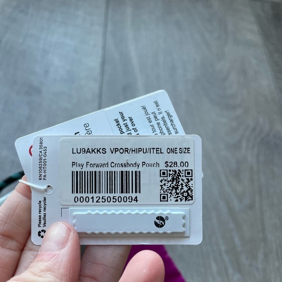 Lululemon Play Forward Crossbody Pouch in Vapor/Highlight Purple/Intense Teal - Picture 4 of 5